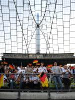 FUSSBALL WM 2010, Public Viewing im Olympiastadion MuenchenFUSSBALL WM 2010, VORRUNDE: Deutschland - Serbien
