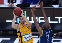 Basketball 1. Bundesliga  13/14:  Walter Tigers Tuebingen - EWE Baskets Oldenburg