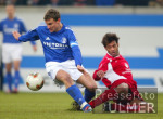 Fussball Bundesliga: Schalke - Lautern, Zweikampf