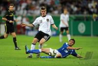 FUSSBALL INTERNATIONAL: Toni KROOS (li, Deutschland)  gegen Ermin ZEC (re, Bosnien)