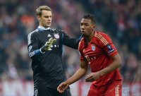 FUSSBALL INTERNATIONAL  CHL HALBFFINALE 11/12: Torwart Manuel Neuer (li,) mit Jerome Boateng (FC Bayern Muenchen)