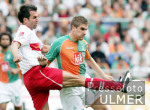 Fussball 1. Bundesliga: Bremen - Stuttgart, Zweikampf