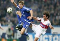 Fussball UEFA-Pokal: Schalke - Sevilla, Zweikampf