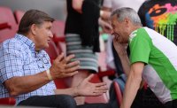 FUSSBALL 1. Bundesliga 2013/2014:  Trainer Favre (Borussia Moenchengladbach) und Praesidiumsmitglied  Meyer (Borussia Moenchengladbach)