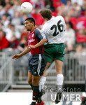 Fussball - DFB-Pokal: Bremen (A) - Muenchen, Zweikampf