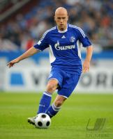 Fussball 1. Bundesliga, FC Schalke 04: ERNST Einzelaktion am Ball