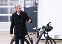 Oberbuergermeister Palmer hat die groesste Photovoltaikanlage Tuebingens offiziell in Betrieb genommen