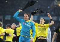 Fussball 1. Bundesliga :  Torwart Roman Weidenfeller (li,) mit Neven Subotic (Borussia Dortmund)