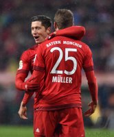 Fussball 1. Bundesliga 15/16: FC Augsburg - FC Bayern Muenchen