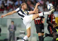 FUSSBALL INTERNATIONAL, Turin: MELLBERG Einzelaktion