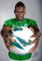 Fussball 1. Bundesliga, Saison 2012/2013, Werder Bremen: Assani Lukimya im exklusiven Pressefoto ULMER Fotoshooting