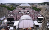 Fussball DFB Pokal Finale 24/25: Arminia Bielefeld - VfB Stuttgart, Public Viewing auf dem Schlossplatz