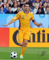 FUSSBALL EURO 2008: Rumaenien, Chivu am Ball