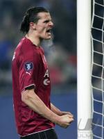 Fussball Uefa-Pokal: Hamburg - Bukarest, VAN BUYTEN sauer