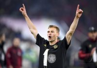 Fussball 1. Bundesliga Saison 21/22: JUBEL FC Bayern Muenchen feiert die 32. Meisterschaft