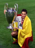 FUSSBALL     Champions League Finale 2000;    Raul  mit CHL Pokal