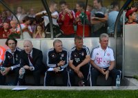 Fussball 1. Bundesliga : Sportvorstand Matthias Sammer, Co Trainer Hermann Gerland, Assistenzcoach Peter Hermann, Trainer Jupp Heynckes (v. li., FC Bayern Muenchen)