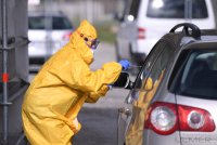 Corona Teststelle Tuebingen: Corona-Drive-In auf dem Tuebinger Festplatz