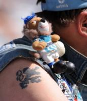 2. Fussball Bundesliga: 1860 Muenchen Fan mit einem Tattoo