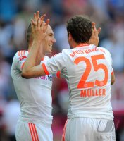 Fussball 1. Bundesliga, Saison 2011/2012:  Arjen Robben (li,) mit Thomas Mueller (FC Bayern Muenchen)