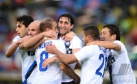 FUSSBALL SERIE A:  Jubel mit Esteban Cambiasso, Rodrigo Palacio, Diego Milito, Gargano und Yuto Nagatomo  (v. li. Inter Mailand)