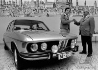 Fussball Beckenbauer (FC Bayern) mit neuem Auto