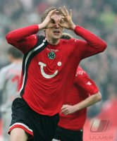 Fussball 1. Bundesliga: Hannover - Stuttgart, Torjubel MERTESACKER