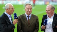 Fussball CHL  Saison 2011/2012: Ehrenpraesident Franz Beckenbauer, Vorstandsvorsitzender Karl Heinz Rummenigge, Praesident Uli Hoeness (v. li., FC Bayern Muenchen)