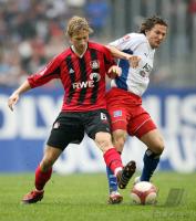 Fussball 1. Bundesliga: Hamburg - Leverkusen, Zweikampf