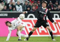 Fussball 1. Bundesliga: Borussia Mnchengladbach - Eintracht Frankfurt, Zweikampf