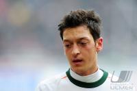 FUSSBALL, 1. BUNDESLIGA, 22. Spieltag: Bremen, OEZIL enttaeuscht