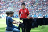 Fussball 1. Bundesliga 15/16: Star Pianist Lang Lang (China)