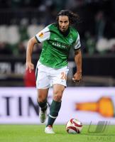 FUSSBALL, EUROPA LEAGUE GRUPPENPHASE: Bremen PIZARRO am Ball