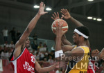 Basketball: Tuebingen - Koeln, Zweikampf