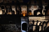 Rom Karfreitag;  Uebersicht Via Crucis am Kolosseum