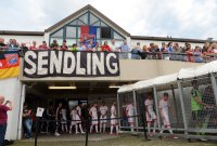 Fussball 1. Bundesliga :  Die Spieler im Spielertunnel im Sportpark