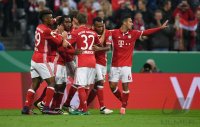 Fussball DFB Pokal 2. Runde 16/17: FC Bayern Muenchen - FC Augsburg