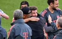 Fussball 1. Bundesliga 24/25: FC Bayern Fans verabschieden Thomas Mueller mit einer Choreo
