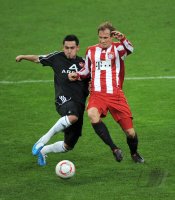 Fussball 1. Bundesliga : Ilkay Guendogan  (li, 1 FC Nuernberg) gegen Andreas Ottl (re, FC Bayern Muenchen)