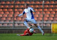Fussball 3. Bundesliga:  Dominik Rohracker (li., FC Bayern II) gegen Richard Kolitsch (re., Jena)