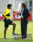1. Bundesliga  BVB Ferndndez mit Manager