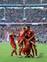 Fussball 1. Bundesliga, Saison 2011/2012: JUBEL nach dem Tor Rafinha , Toni Kroos , Bastian Schweinsteiger , Mario Gomez (v. li., FC Bayern Muenchen)