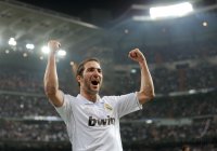 FUSSBALL  CHL  Saison 2011/2012:  JUBEL Gonzalo Higuain (Real Madrid)