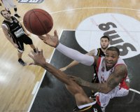 Basketball 1. Bundesliga 2011/2012:  Walter Tigers Tuebingen - Brose Baskets Bamberg