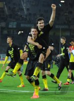 Fussball 1. Bundesliga :  Mats Hummels oben auf Lukasz Piszczek (Borussia Dortmund)