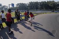 FUSSBALL WM 2010  Kinder spielen Fussball  im  Township