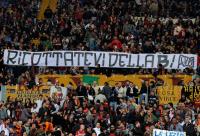 FUSSBALL SERIE A:  Rom Fans mit Plakaten