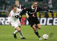 Fussball 1. Bundesliga: Borussia Mnchengladbach - Eintracht Frankfurt, Zweikampf
