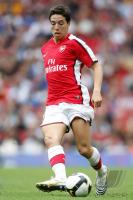 FUSSBALL INTERNATIONAL: Arsenal, NASRI Einzelaktion