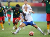 FUSSBALL  Olympia 2008   Vorrunde  Maenner Kamerun - Italien